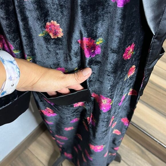 Victoria’s Secret Black Velvet Floral Satin Floor Length Women’s Robe Sz Small - Picture 7 of 12